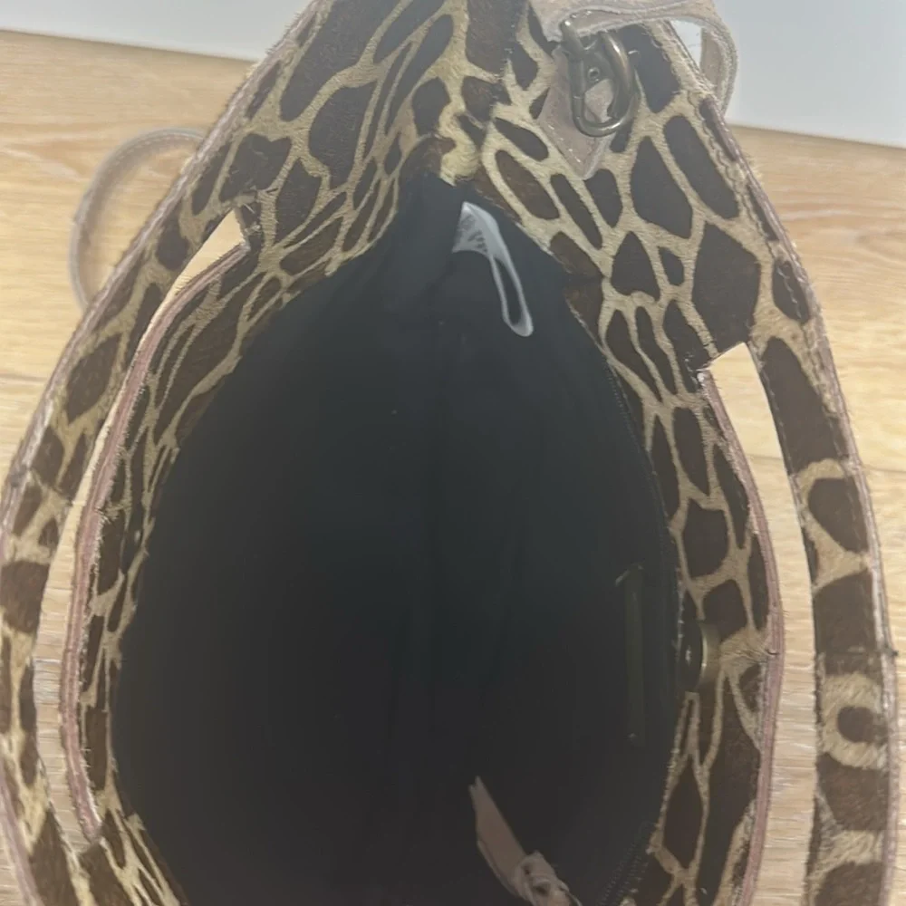 Anthropologie verona textured clutch crossbody giraffe print - Picture 6 of 12